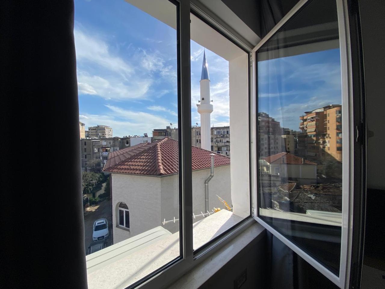Tirana Elegant Apartment Bagian luar foto