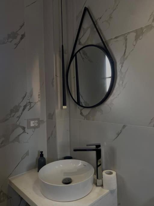 Tirana Elegant Apartment Bagian luar foto